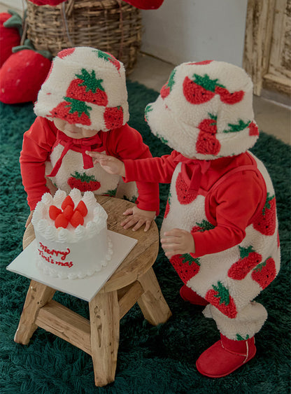 スウィートベリー イヤーマフ付きバケットハットSweet Berry Earmuffs Bucket Hat