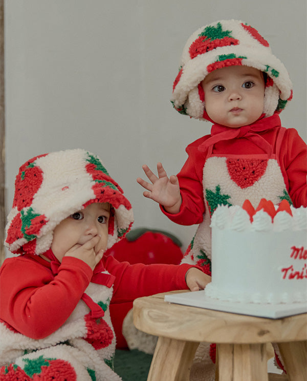 スウィートベリー イヤーマフ付きバケットハットSweet Berry Earmuffs Bucket Hat